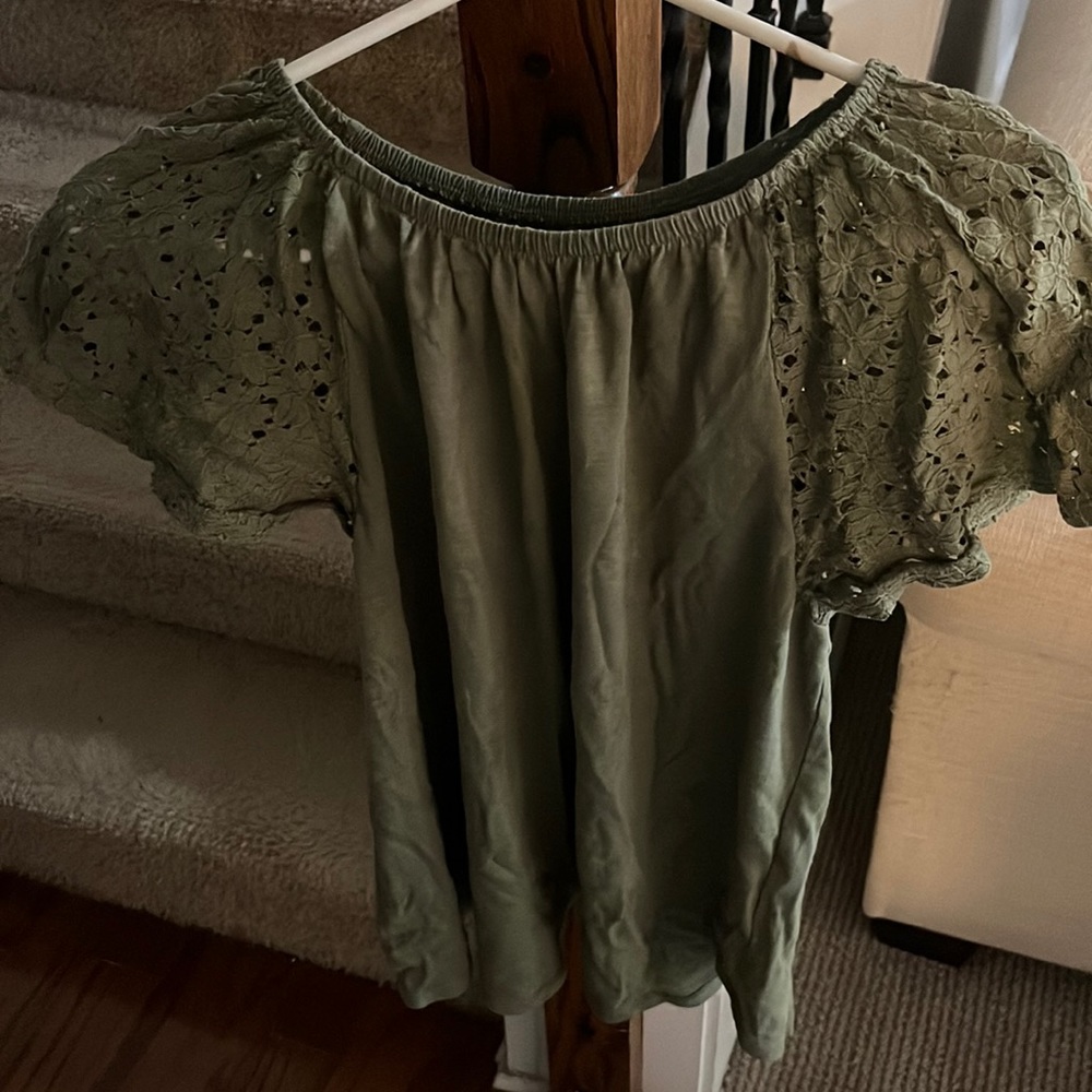 Super cute girls old navy top! Size XL. Olive green, super great condition!
